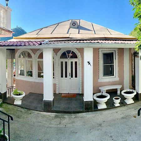 Замок Орлиное Гнездо New Athos Esterno foto