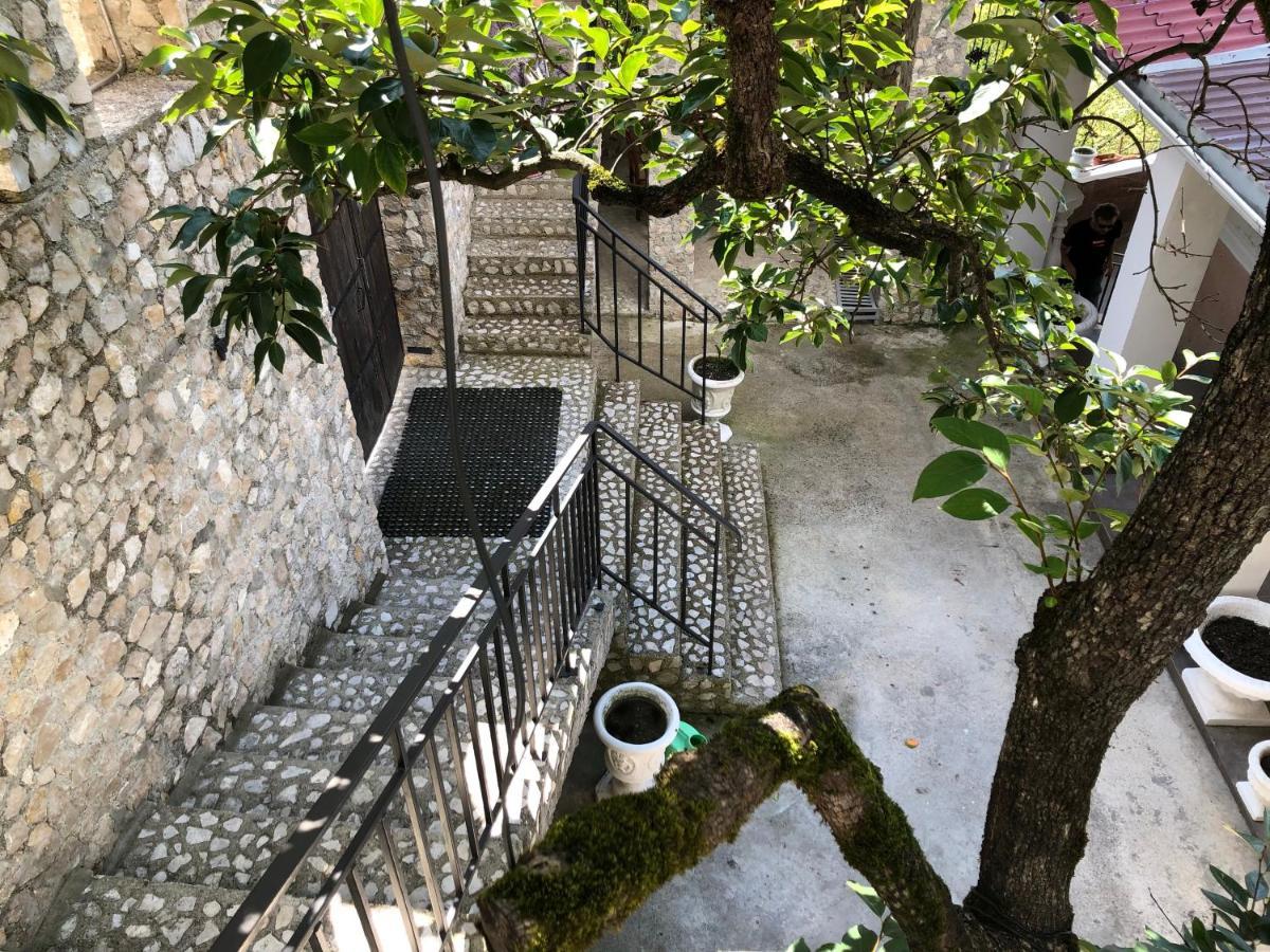 Замок Орлиное Гнездо New Athos Esterno foto