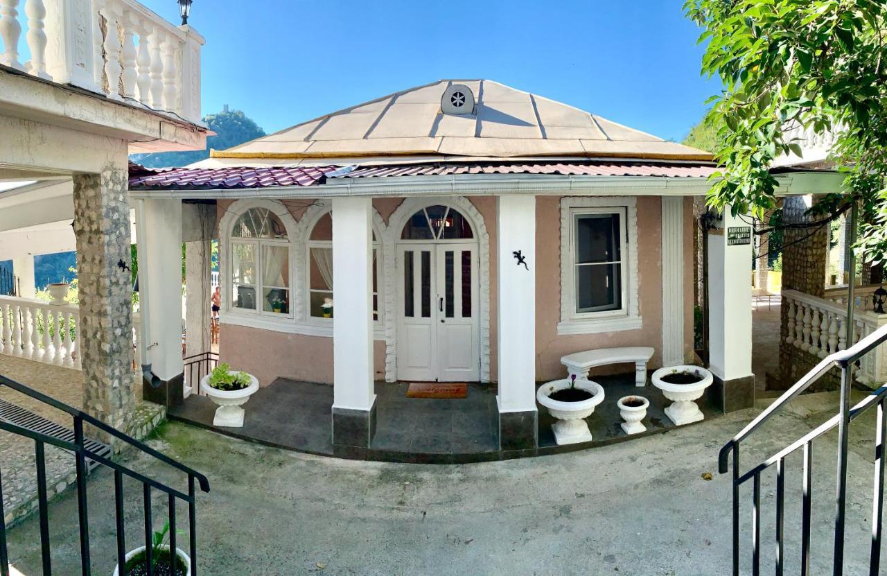 Замок Орлиное Гнездо New Athos Esterno foto